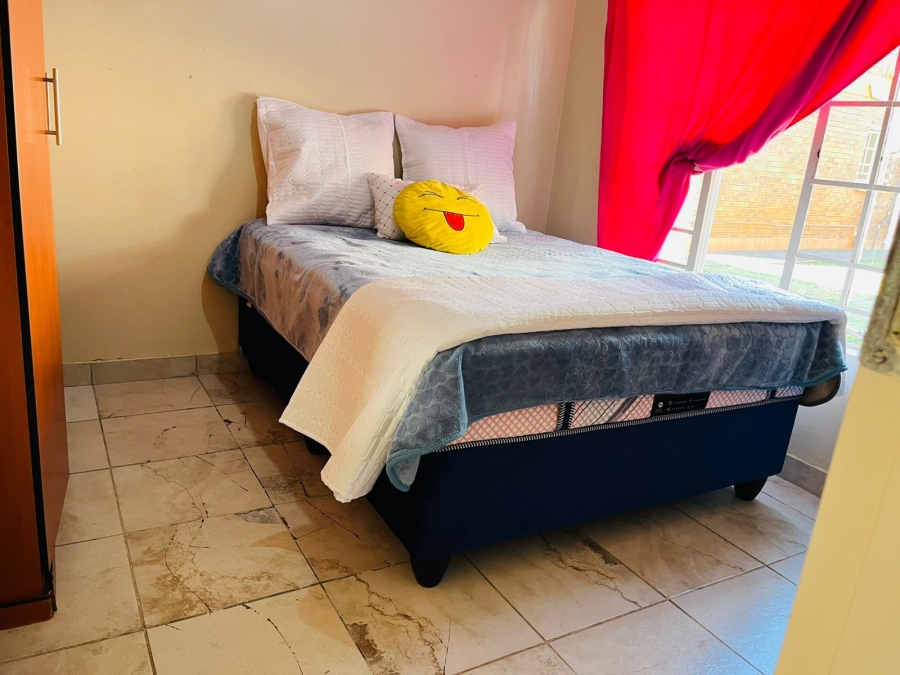 2 Bedroom Property for Sale in Waterval East North West